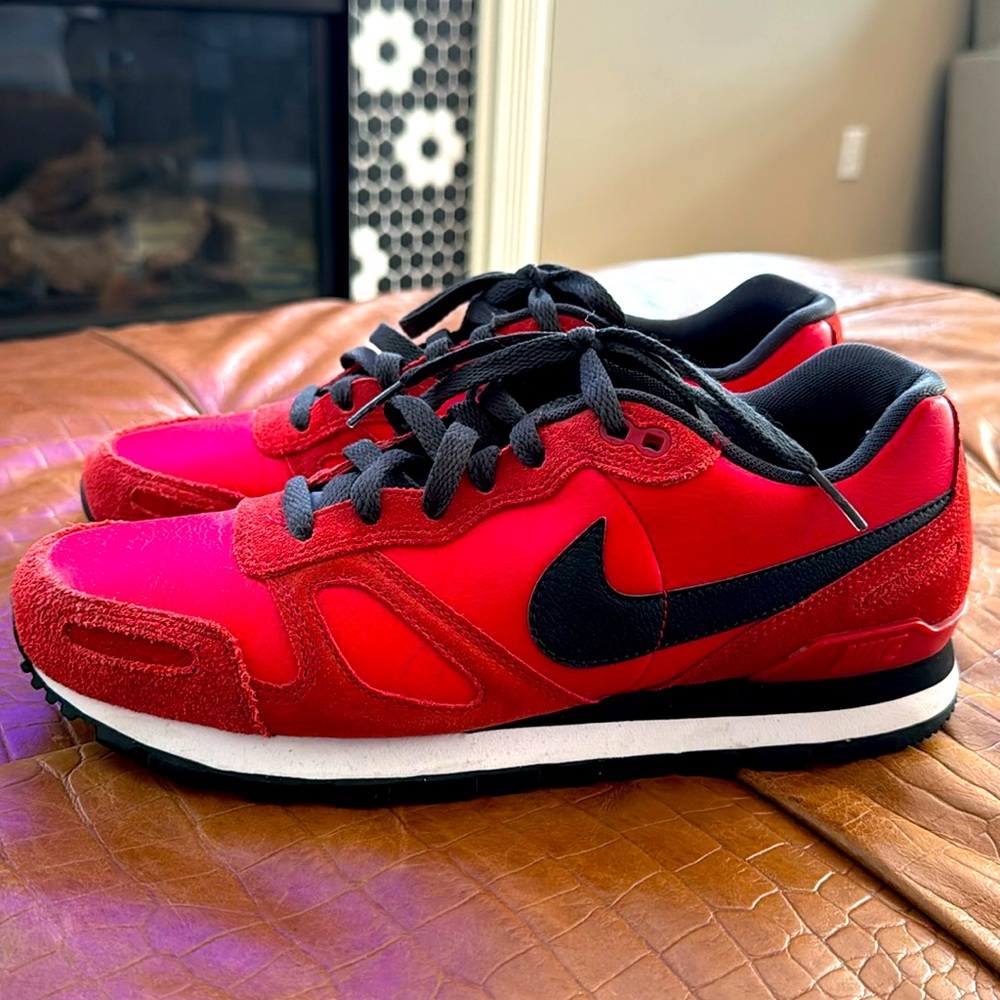 Nike shoe size women’s 10/mens 8.5